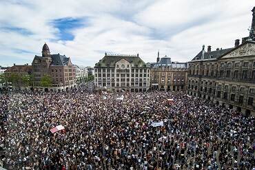 Demonstratie op de Dam in Amsterdam op 1 juni 2020 van circa 14.000 mensen.