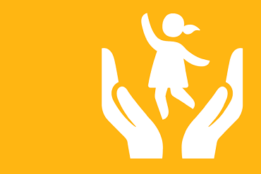 Abstracte illustratie van twee beschermende handen met daarboven een lopend kind